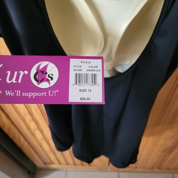 One-piece swimsuit - Picture 4 of 5